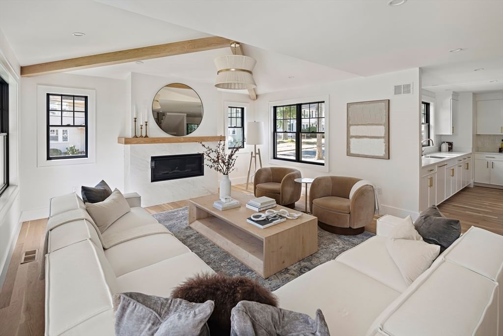 34 Adella Newton — Photo 10 of 34
