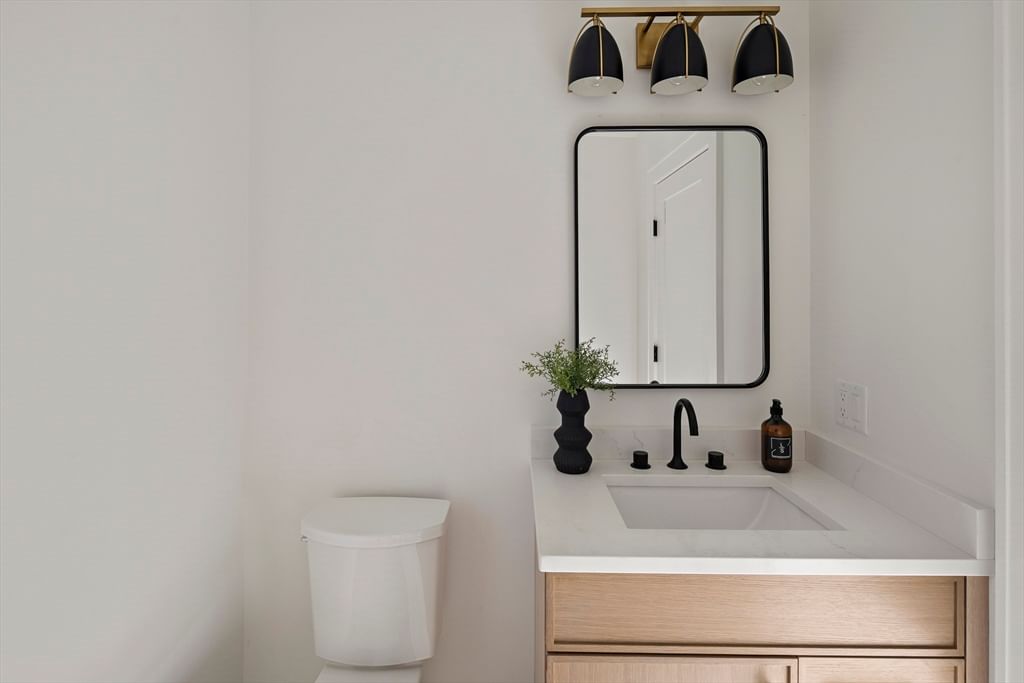 34 Adella Newton — Photo 15 of 34