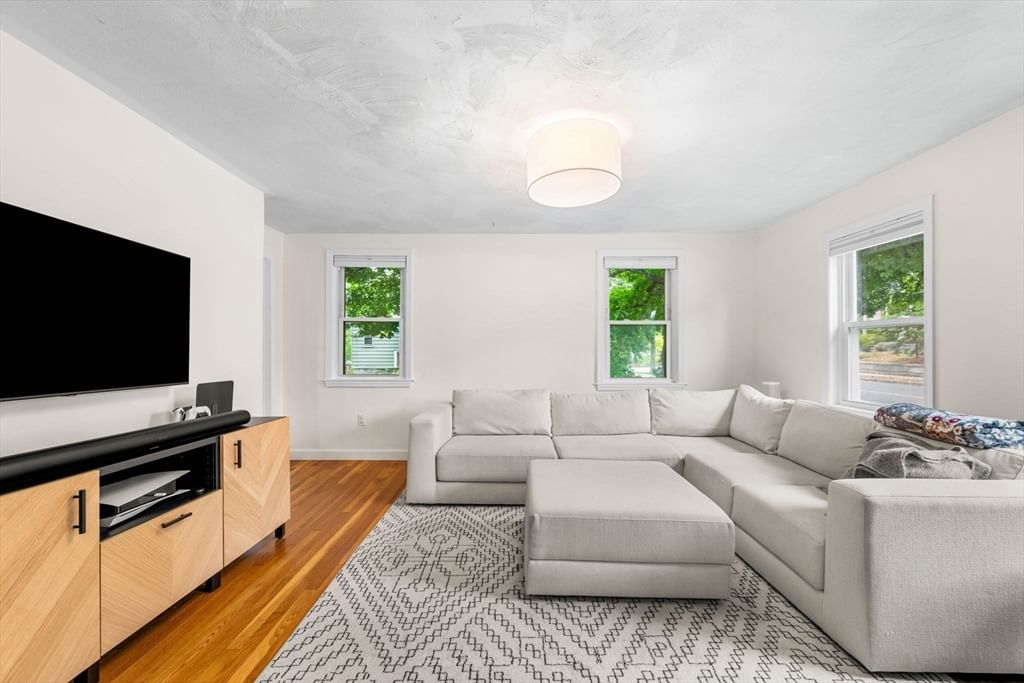84 Woburn St Reading — Photo 12 of 42