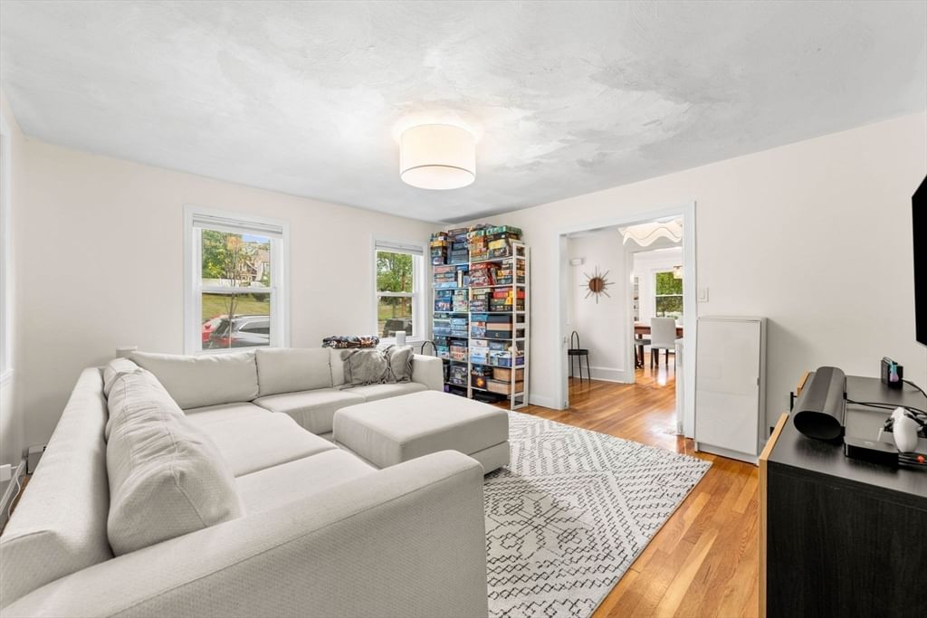 84 Woburn St Reading — Photo 14 of 42