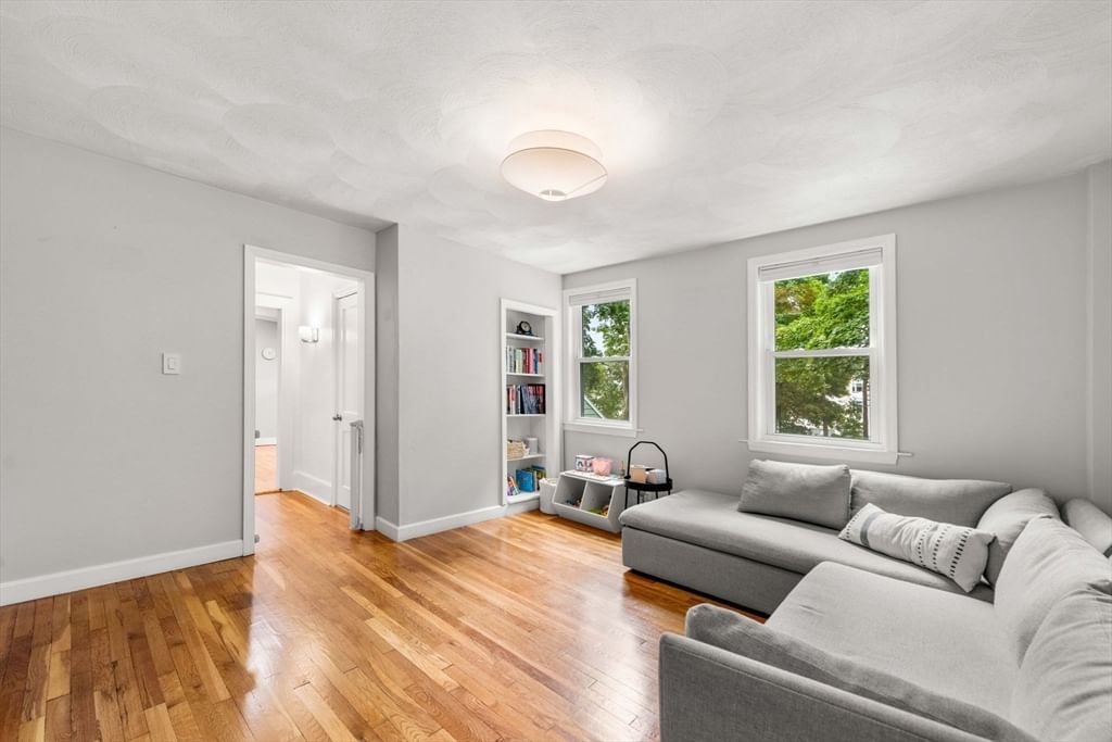 84 Woburn St Reading — Photo 16 of 42