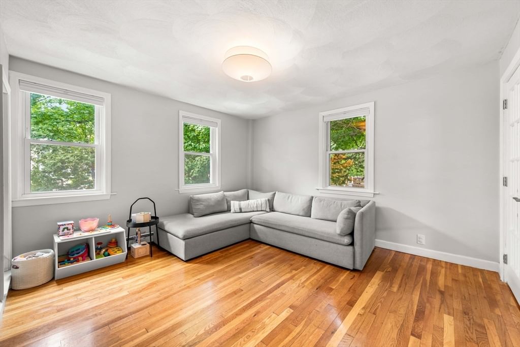 84 Woburn St Reading — Photo 17 of 42