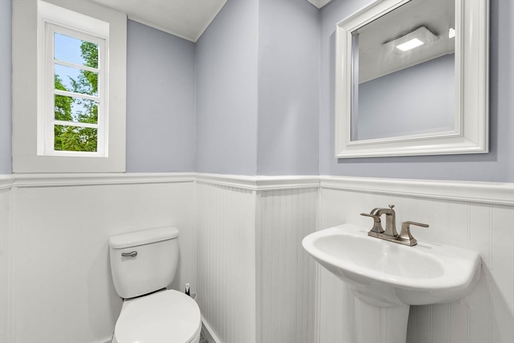 84 Woburn St Reading — Photo 18 of 42