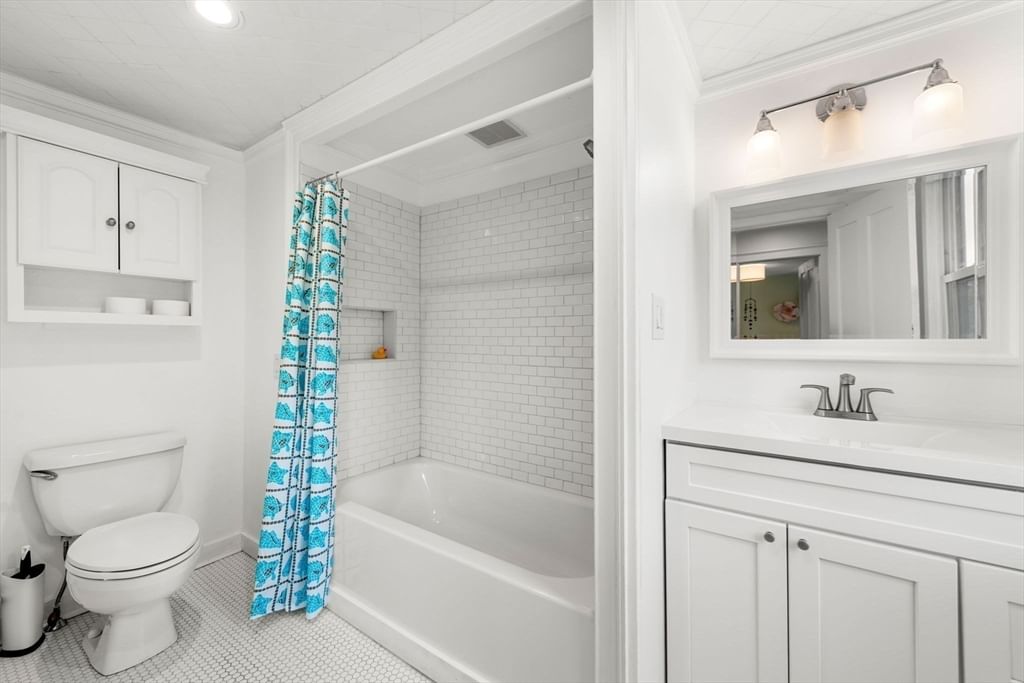 84 Woburn St Reading — Photo 28 of 42