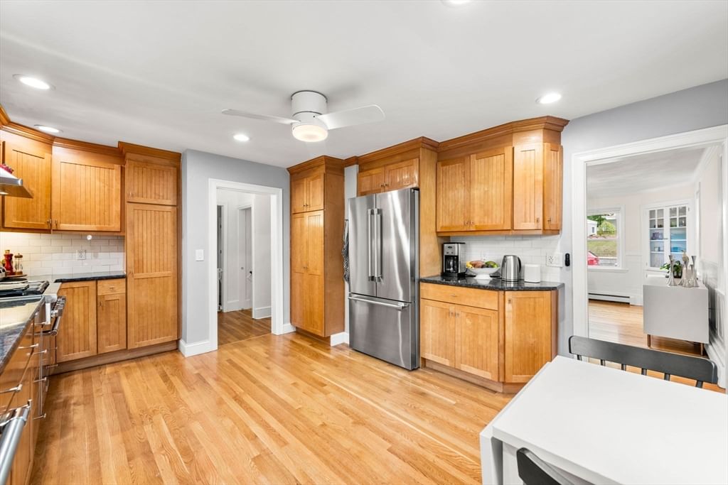 84 Woburn St Reading — Photo 6 of 42