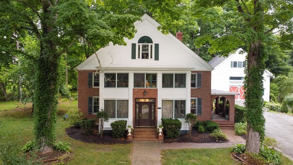 89 Elm St, Epping, NH 03042 photo 2