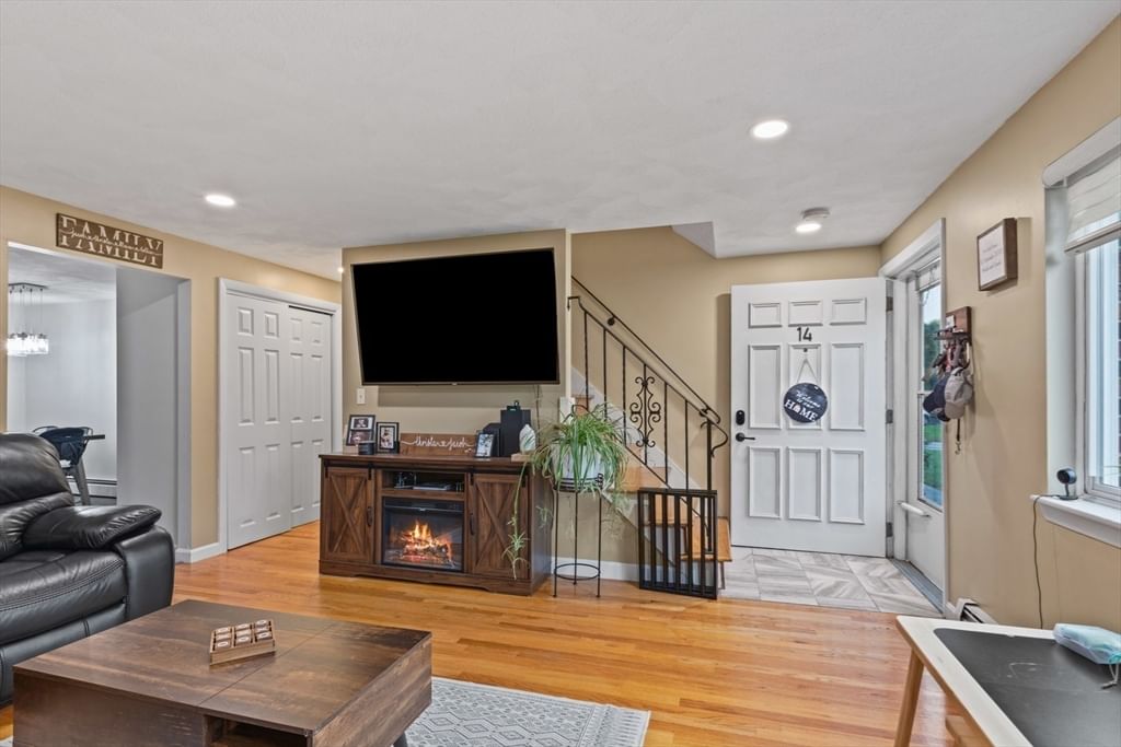 Listing Image 5