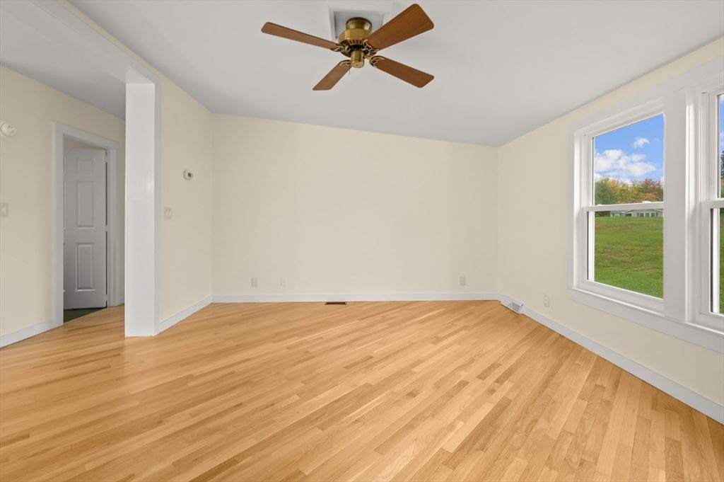 19 Aberdeen Dr, Stratham, NH 03885 photo 5