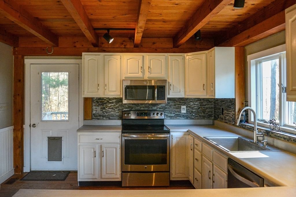611 Gilbertville Rd, New Braintree, MA 01531 photo 5