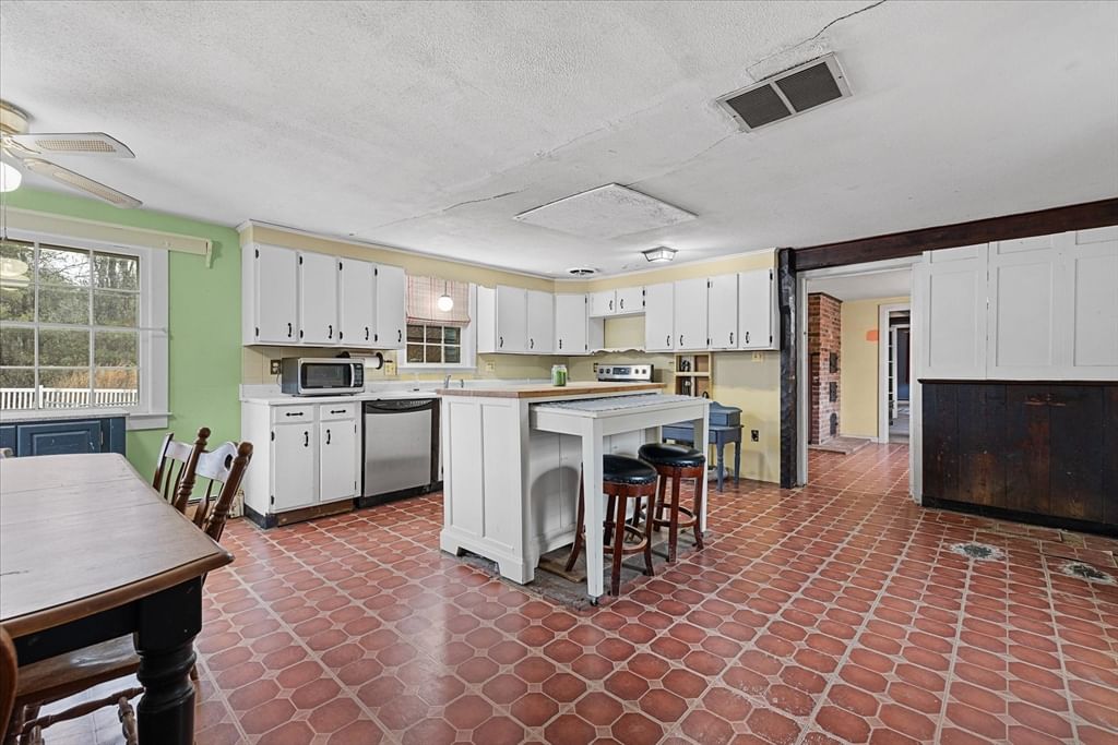 16 Skivira Ln, New Braintree, MA 01531 photo 5