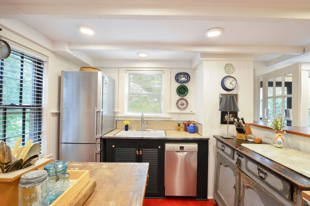 1150 Russells Mills Rd Dartmouth — Photo 10 of 32