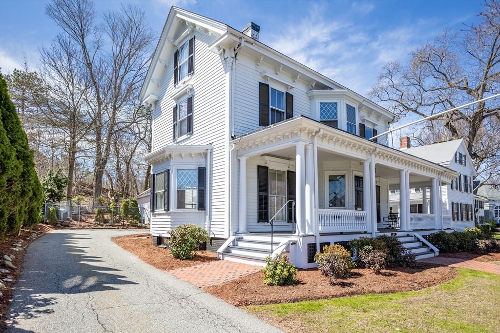1894 Massachusetts Avenue Lexington — Photo 11 of 15
