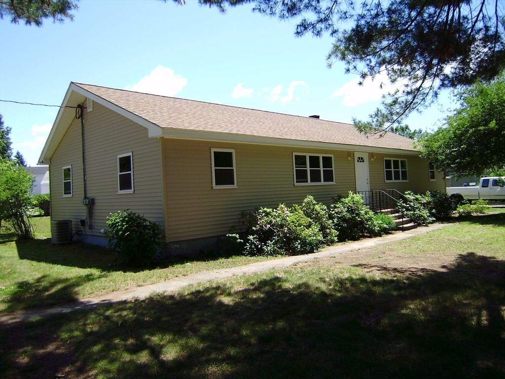 9 Danville Rd, Plaistow, NH 03865 photo 3