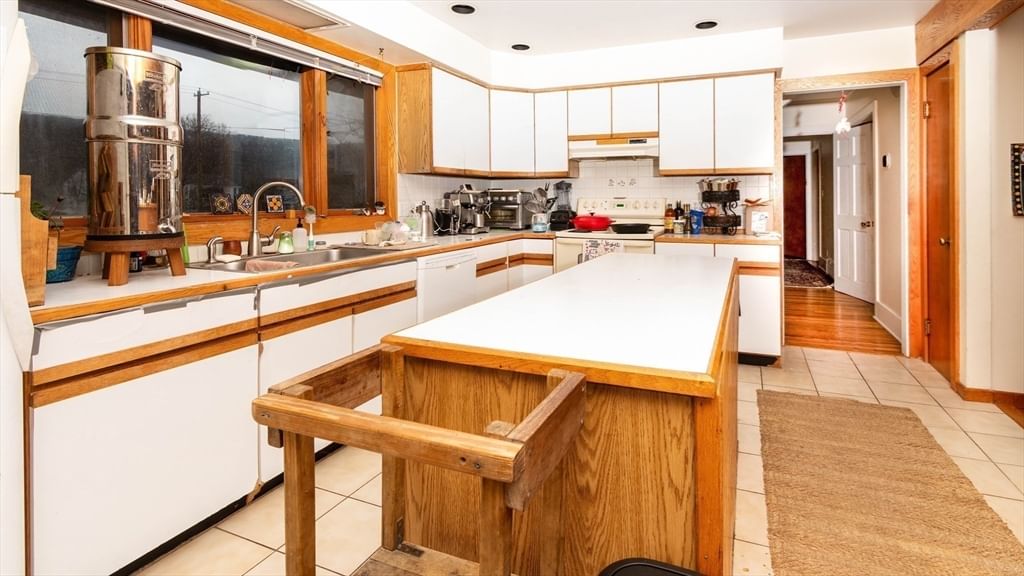 322 State Rd, Great Barrington, MA 01230 photo 4