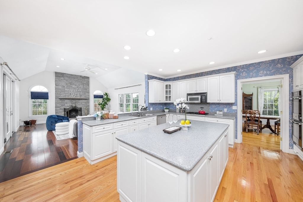 Listing Image 10