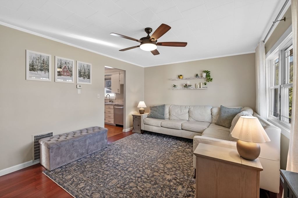Listing Image 5