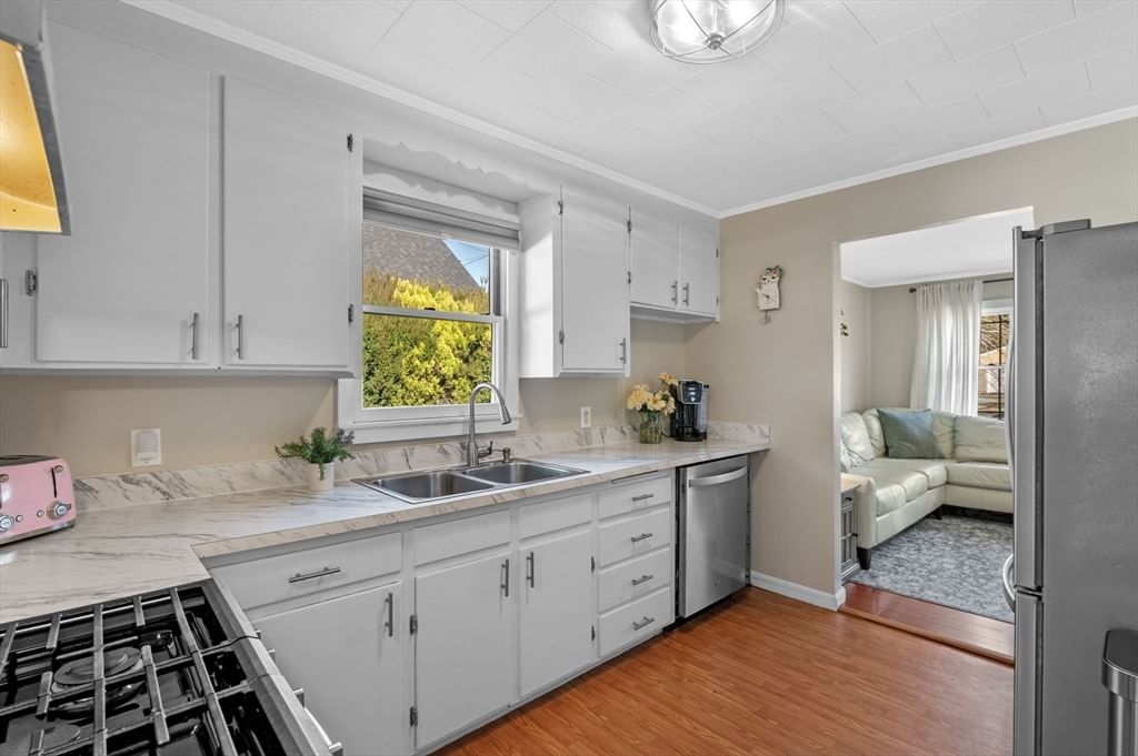 Listing Image 6