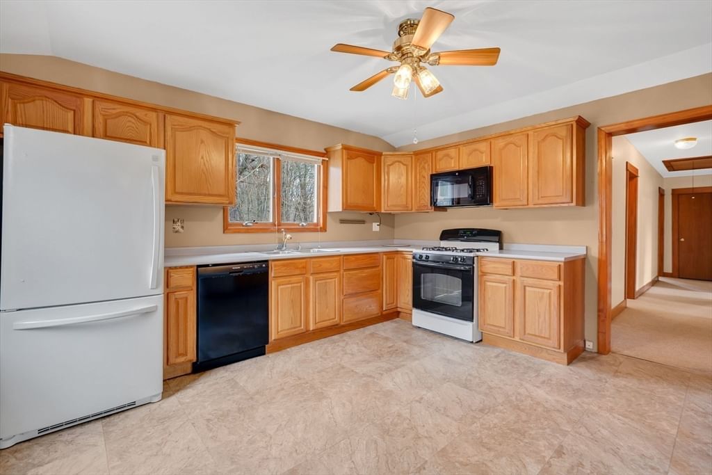 108 Highland Ave, Russell, MA 01071 photo 4