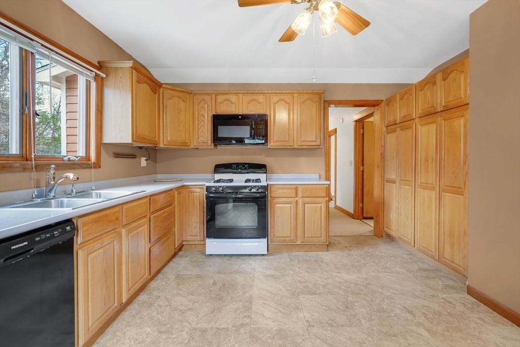 108 Highland Ave, Russell, MA 01071 photo 5