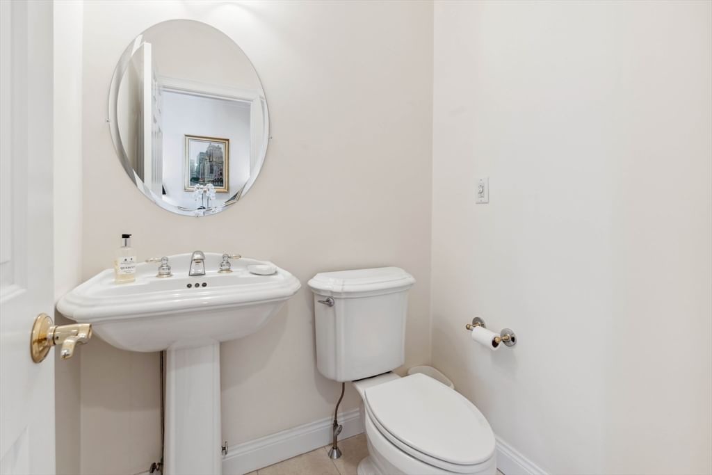 Listing Image 12
