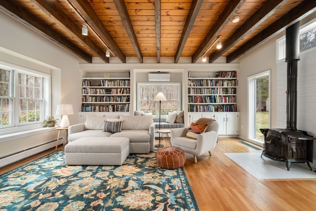12 Douglas Rd Westford — Photo 3 of 37