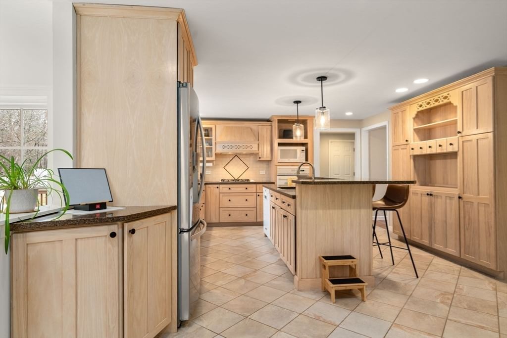 12 Douglas Rd Westford — Photo 9 of 37