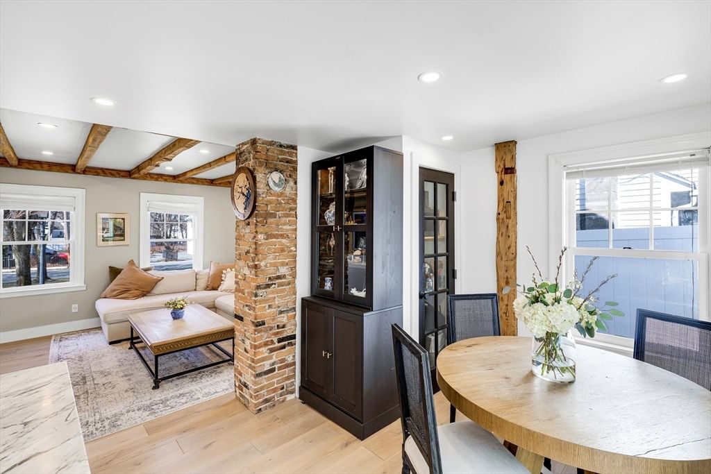 Listing Image 12