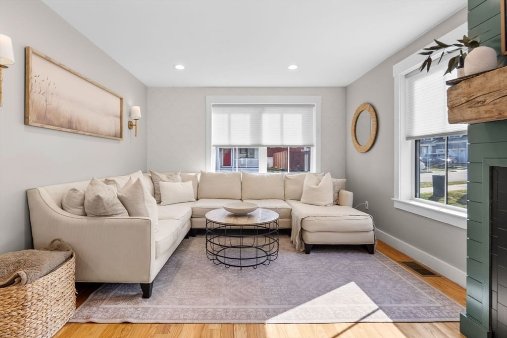 Listing Image 12