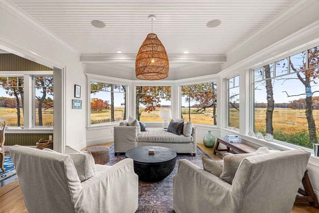 Main Listing Photo