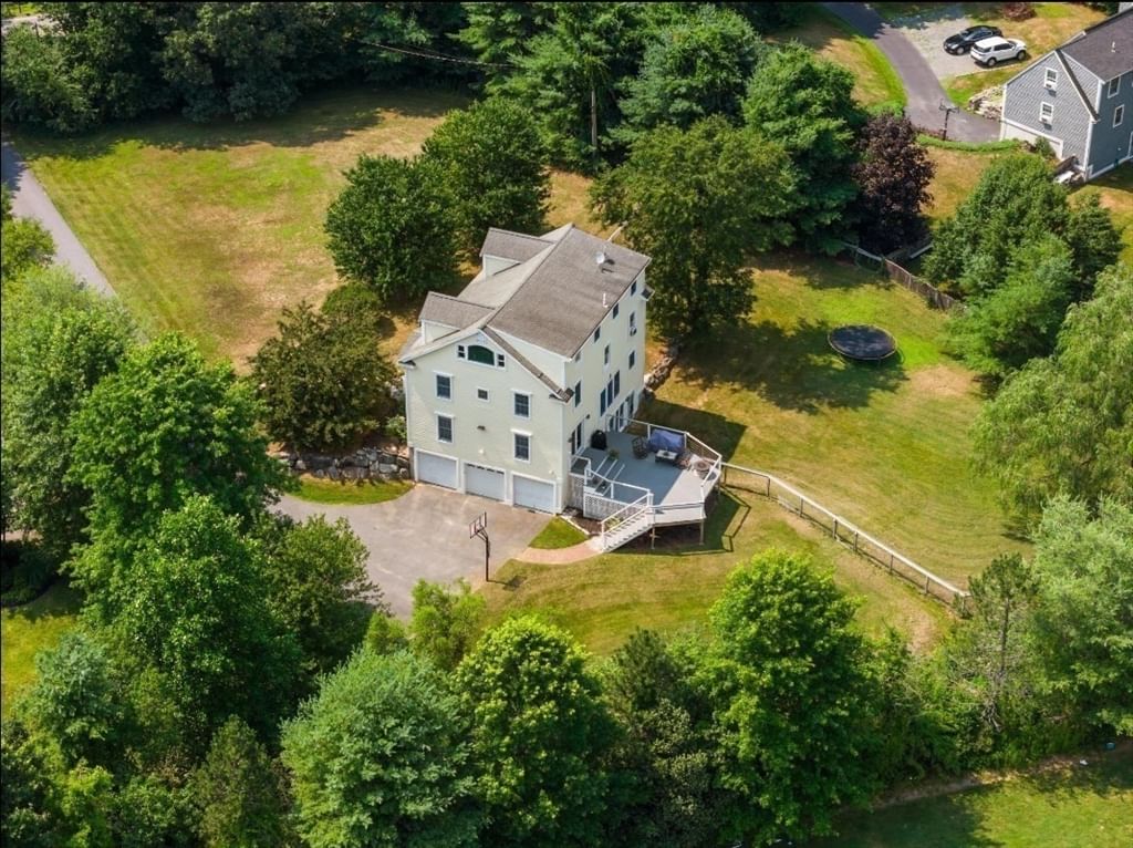Listing Image 4