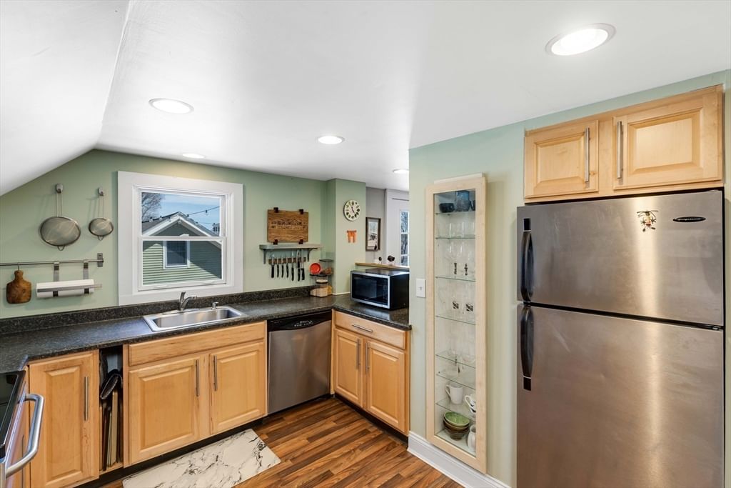 Listing Image 12