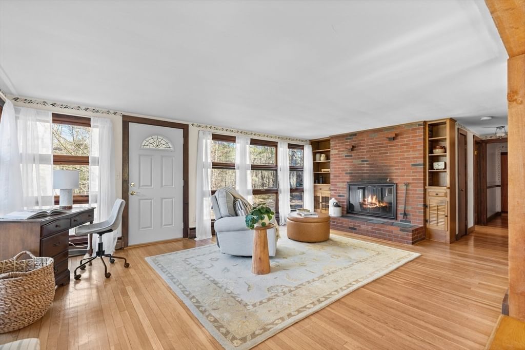 Listing Image 10