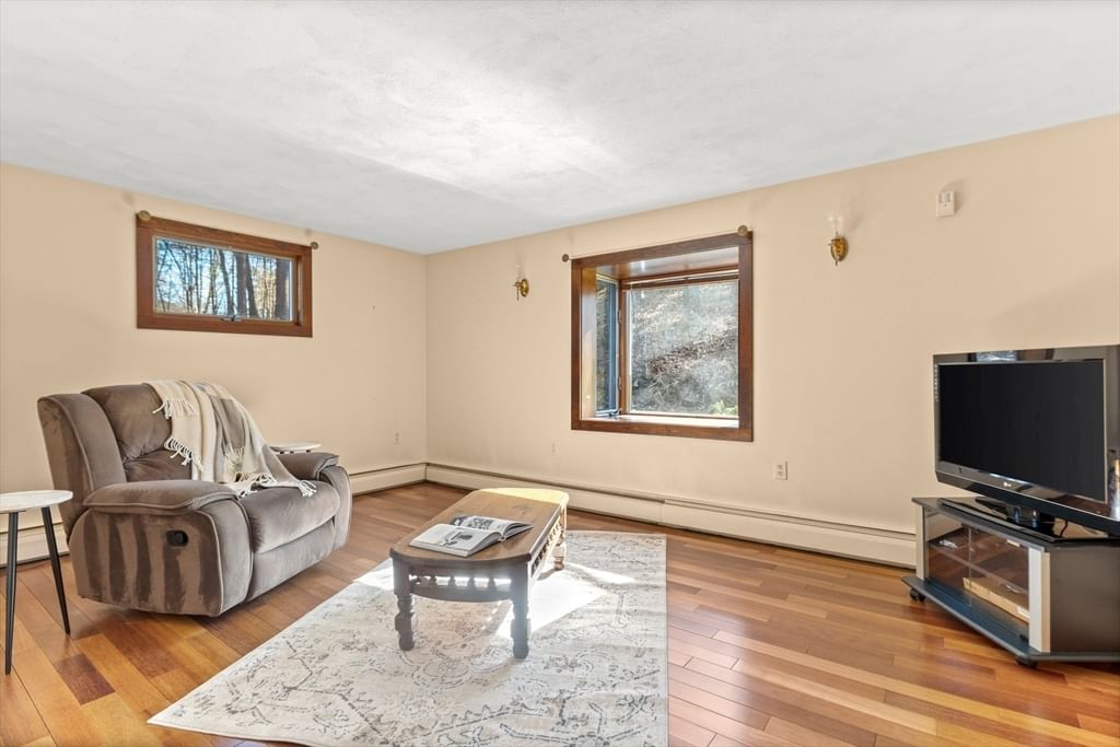 Listing Image 17