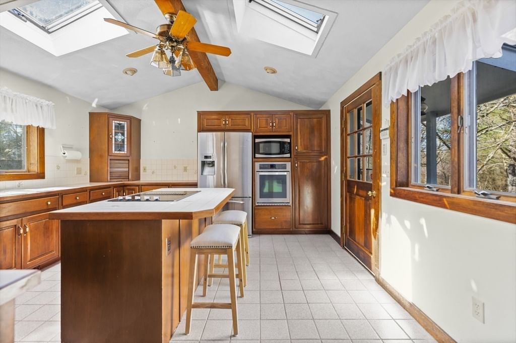Listing Image 5
