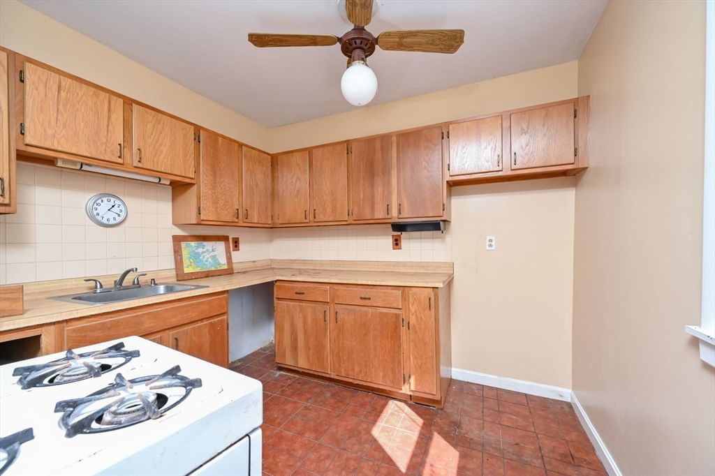 23 Wyola Rd Hull — Photo 9 of 26