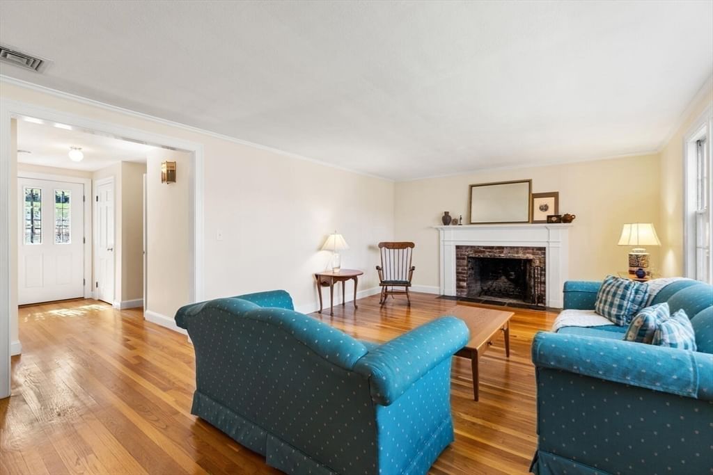 Listing Image 9