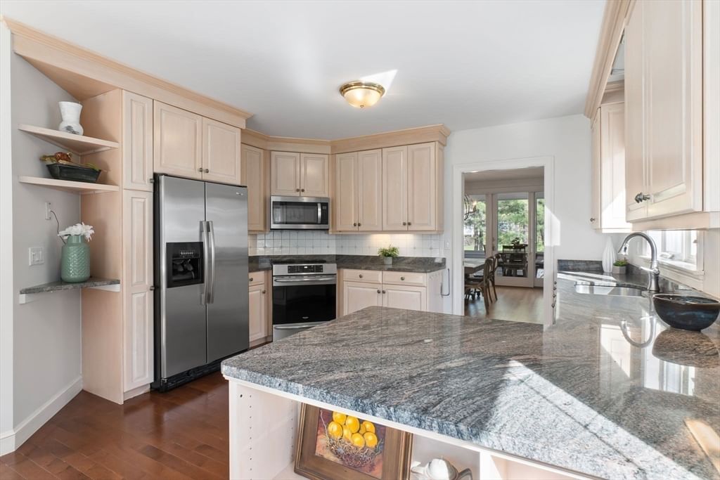 Listing Image 10