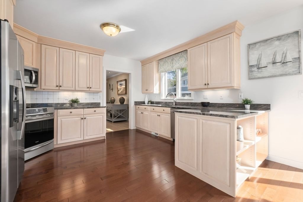 Listing Image 12