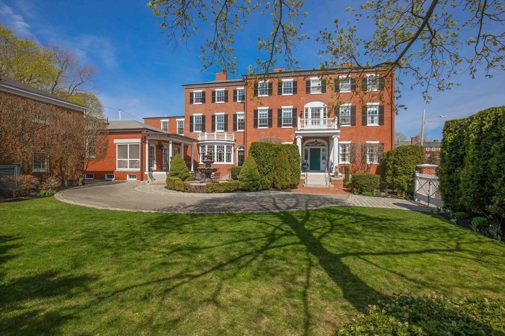 Main Listing Photo
