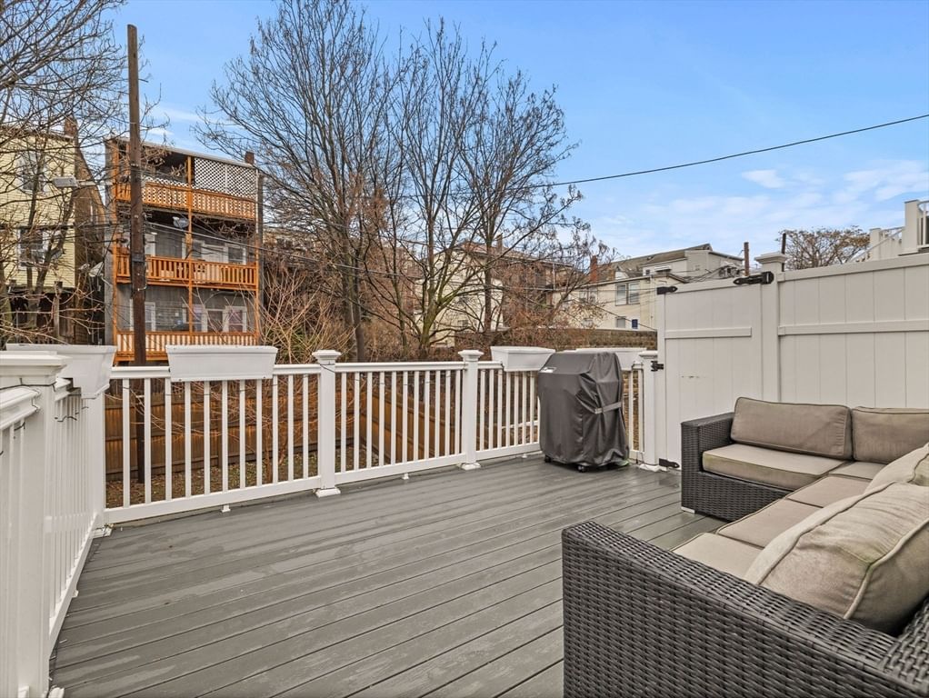 154 Lexington St #2 Boston — Photo 16 of 19