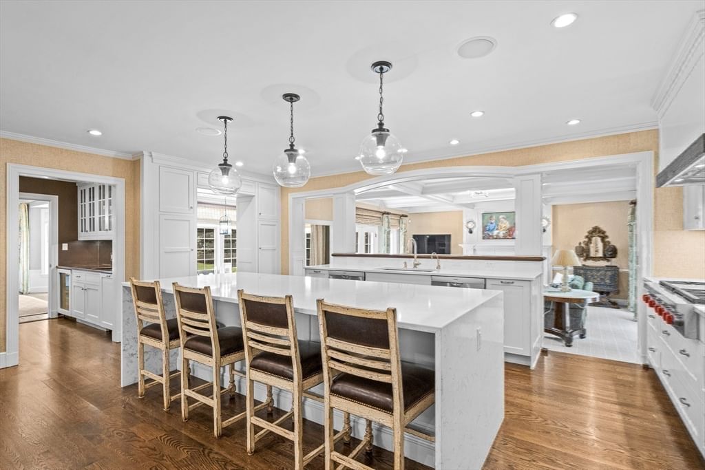 200 Cliff Rd Wellesley — Photo 16 of 40