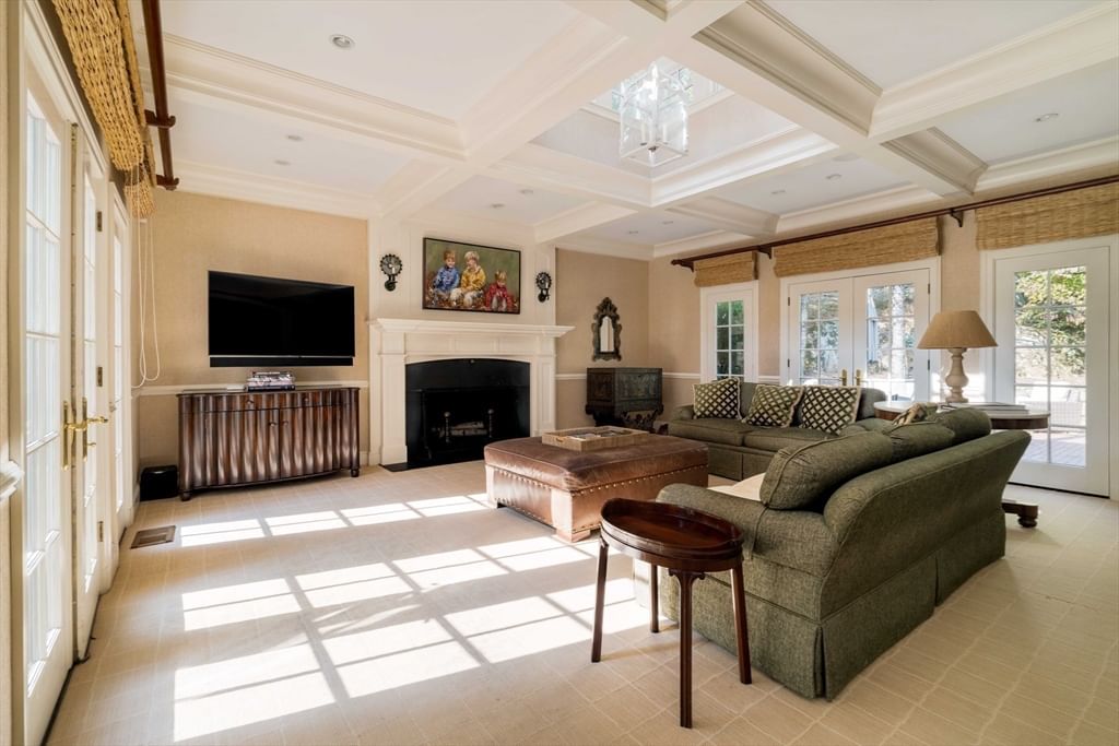 200 Cliff Rd Wellesley — Photo 19 of 40