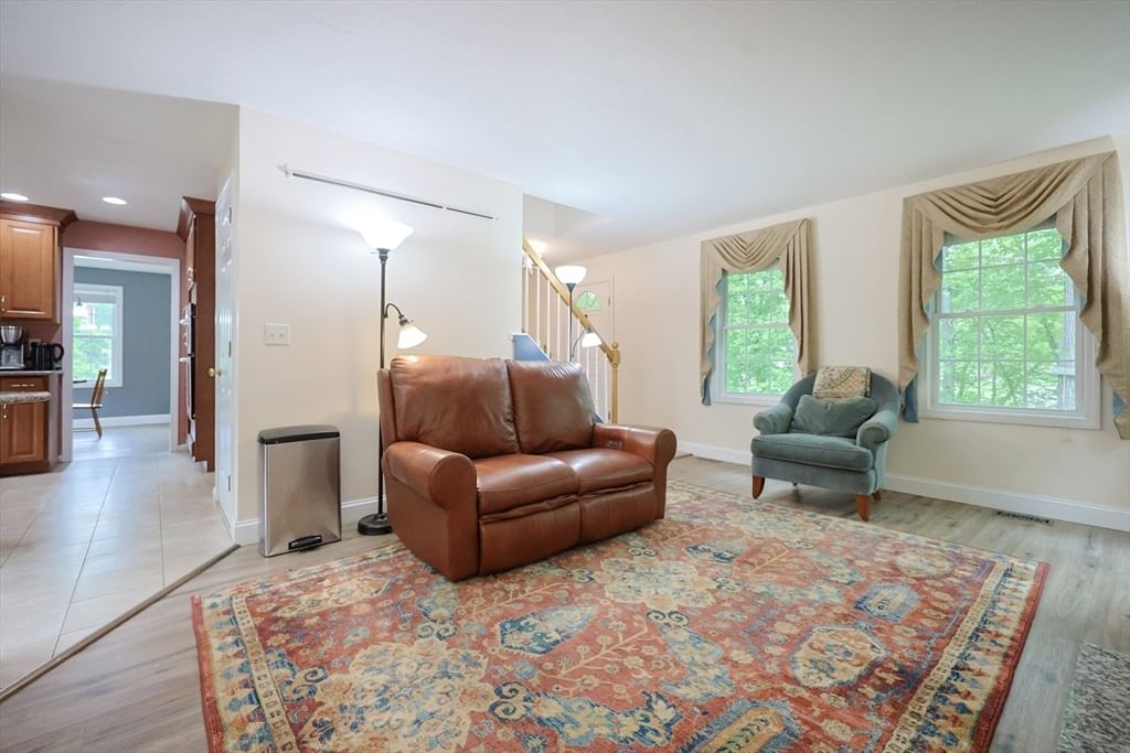11 Dianne Ln, Ashland, MA 01721 photo 3