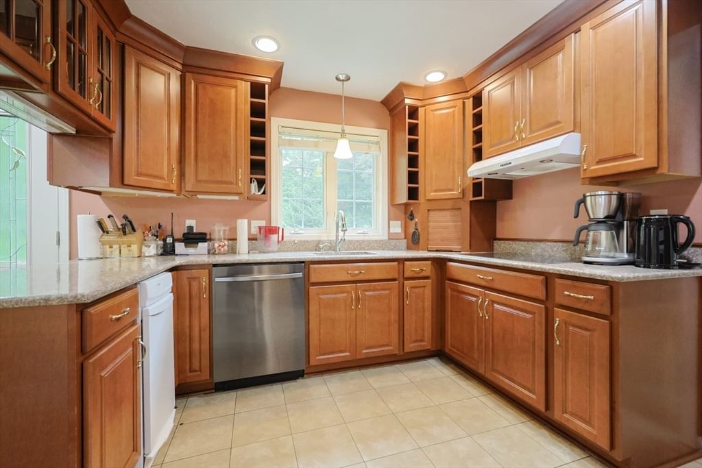 11 Dianne Ln, Ashland, MA 01721 photo 2