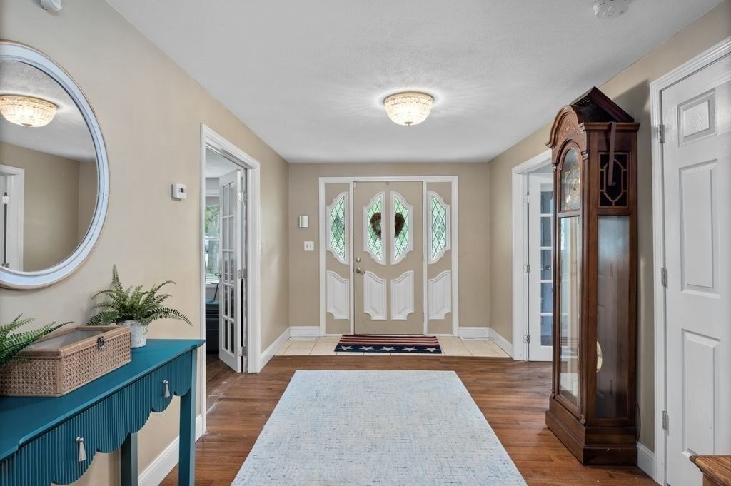 Listing Image 4