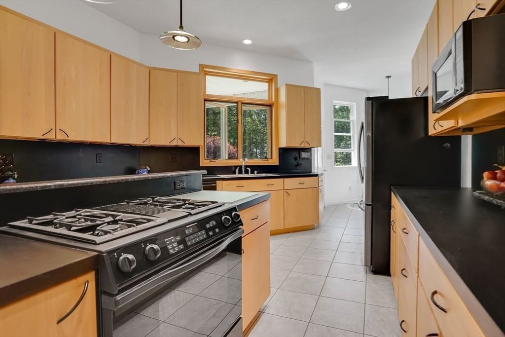 716 Woodland Way, Russell, MA 01071 photo 2