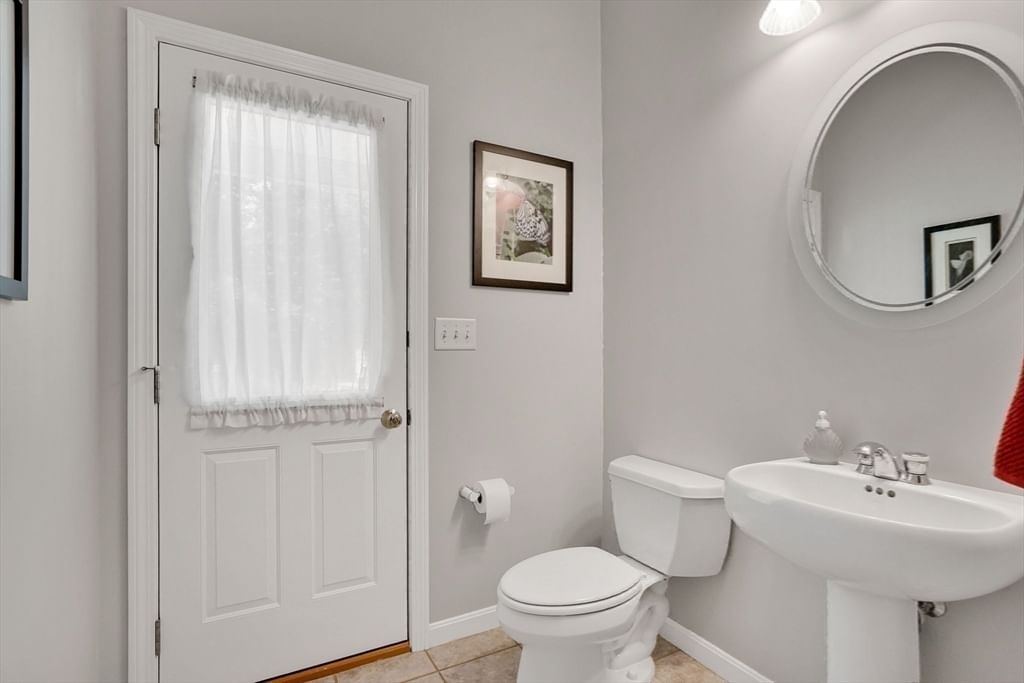 716 Woodland Way, Russell, MA 01071 photo 4