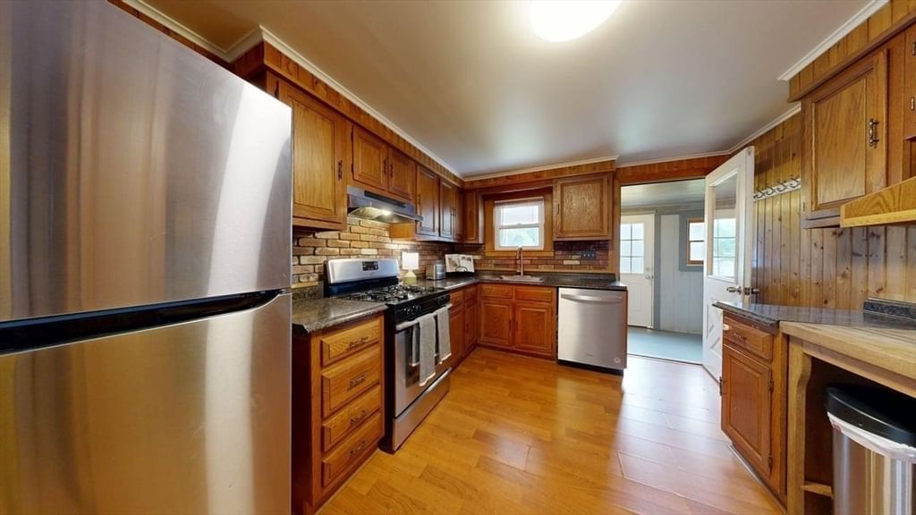 44 Richmond St, Cheshire, MA 01225 photo 2