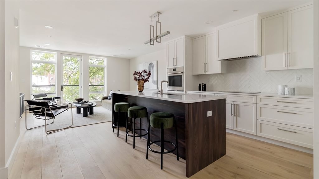 20 Kinmonth Rd #203, Newton, MA 02468