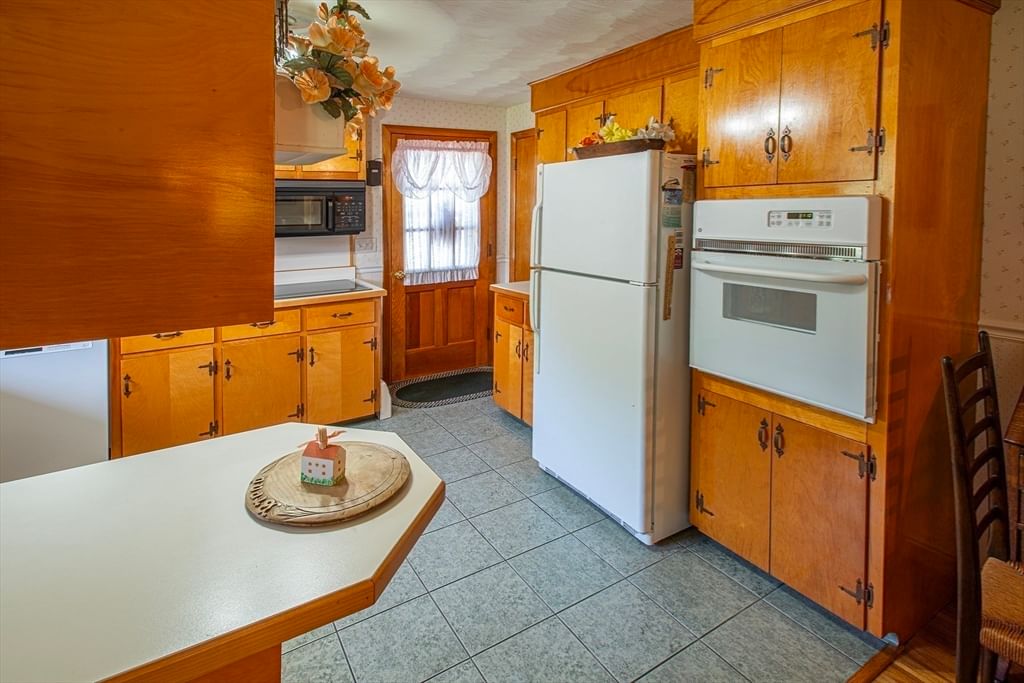 49 South Main St, Goshen, MA 01096 photo 2